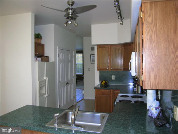 24 Country Road Perkasie, PA 18944 - Photo 5 of 16 Kitchen