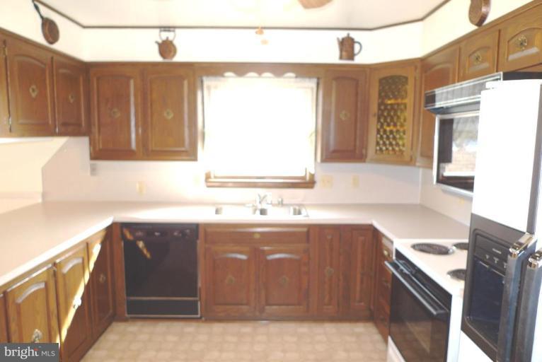 701 Security Road Hagerstown, MD 21740 - Photo 6 of 12 Kitchen