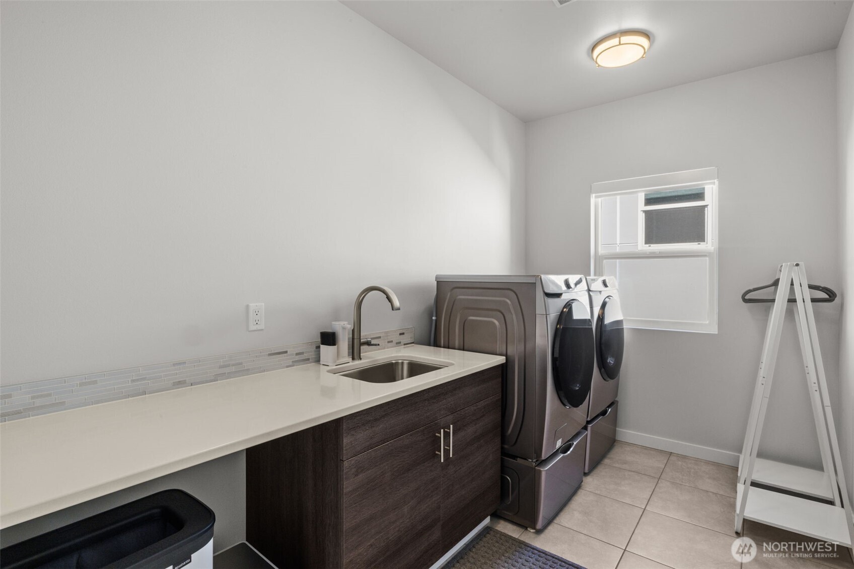 2627 Southwest 100th Street Seattle, WA 98146 - Photo 16 of 34