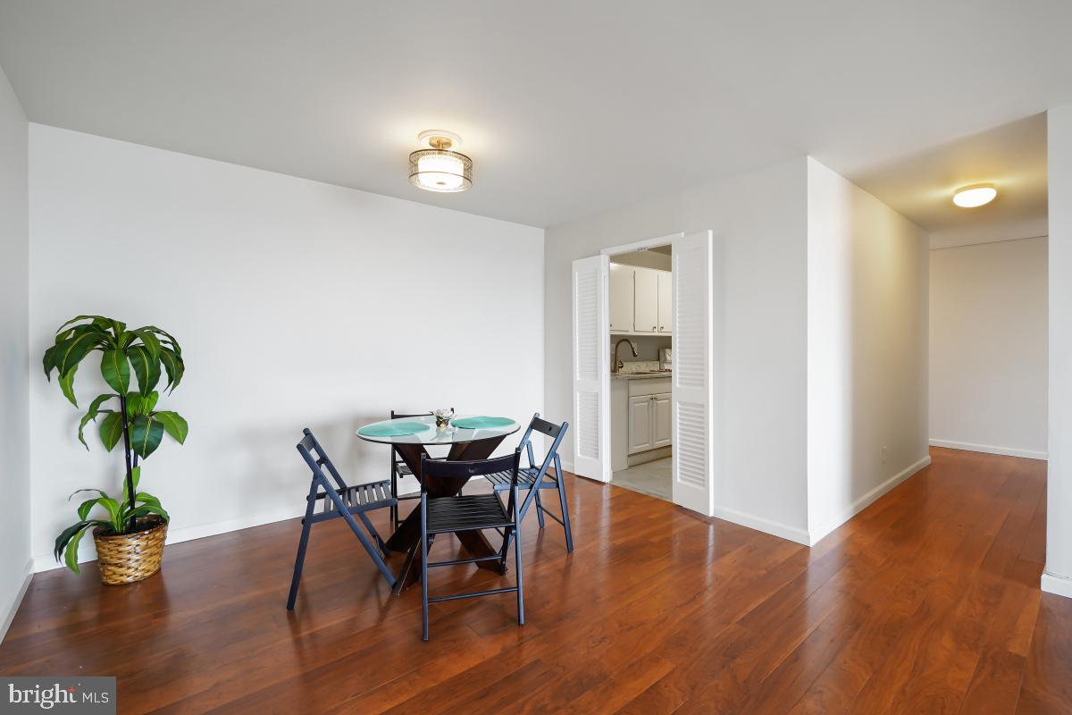9701 Fields Road, Unit 1208 Gaithersburg, MD 20878 - Photo 13 of 29 Dining Area-
Living Room/Dining Room combination