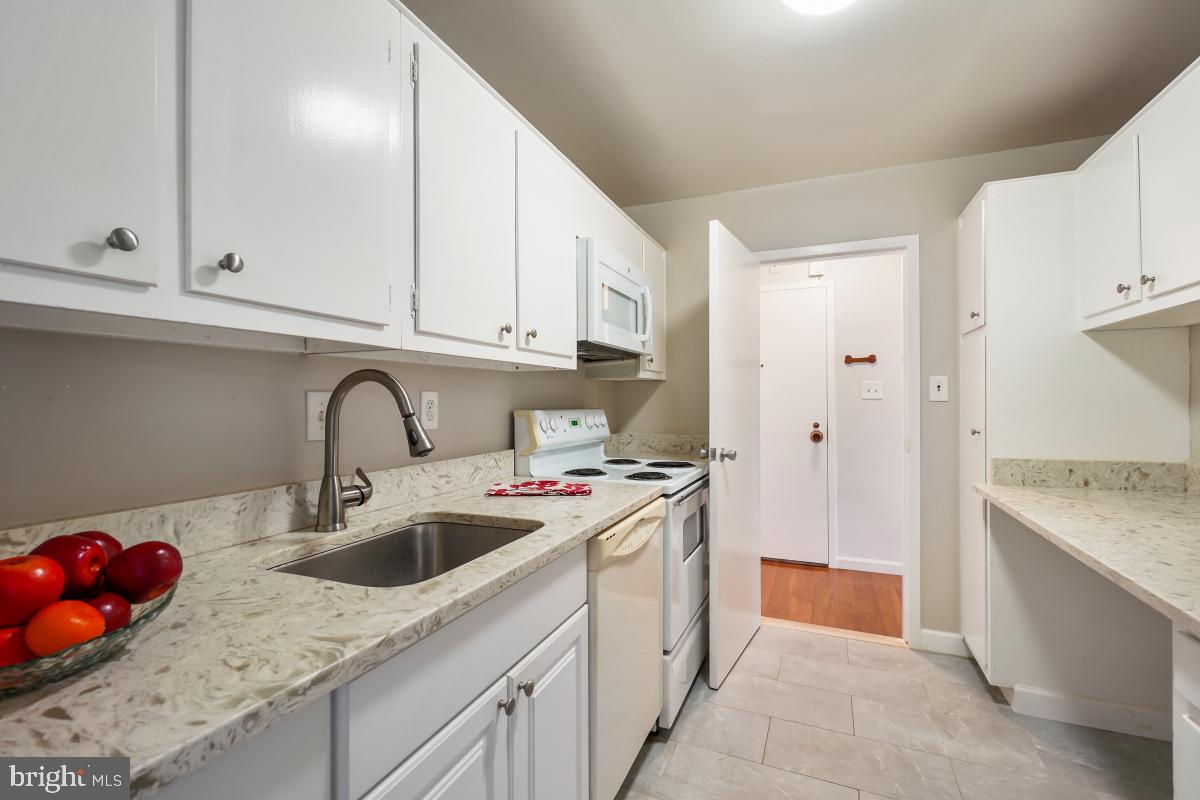 9701 Fields Road, Unit 1208 Gaithersburg, MD 20878 - Photo 10 of 29