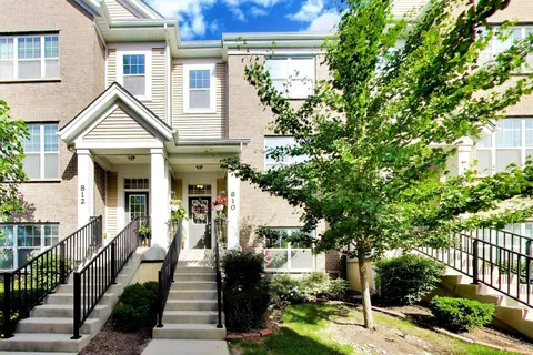 $499,900 | 810 Lexington Circle West, Des Plaines, IL 60016
