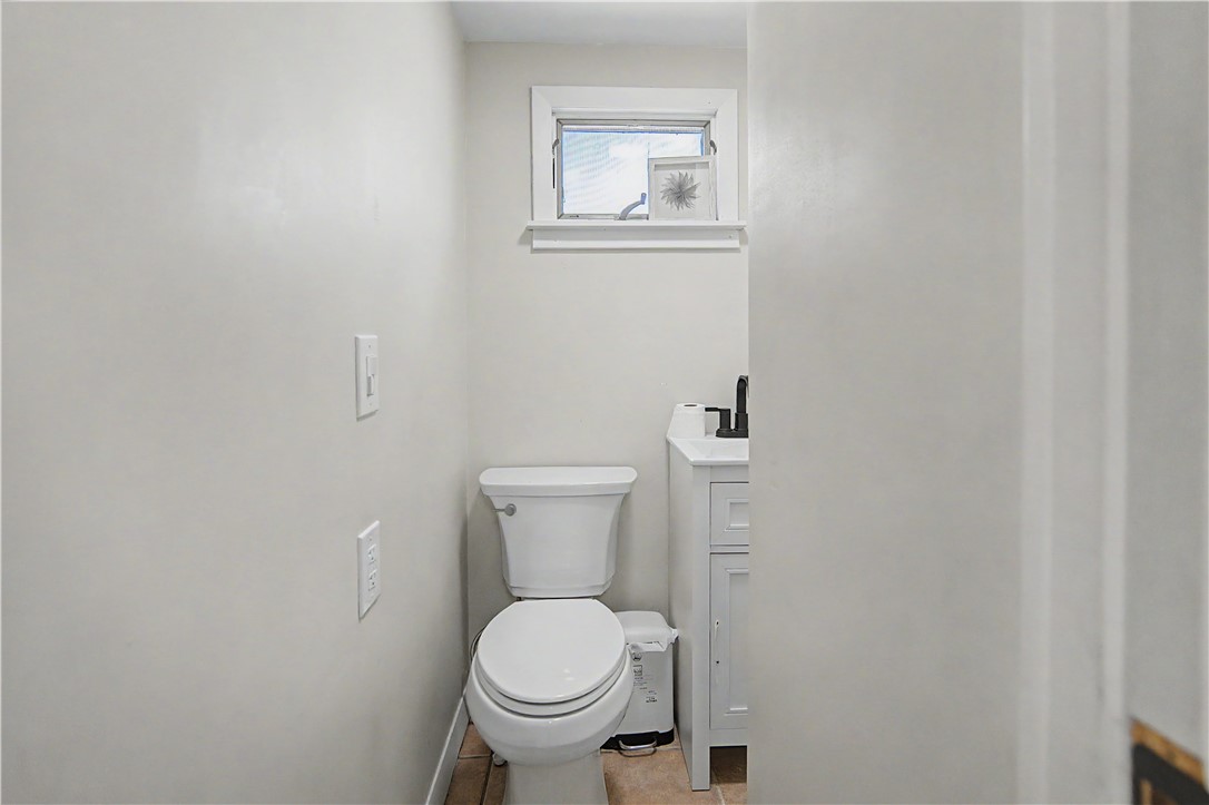 162 Larchmont Road Warwick, RI 02886 - Photo 17 of 36