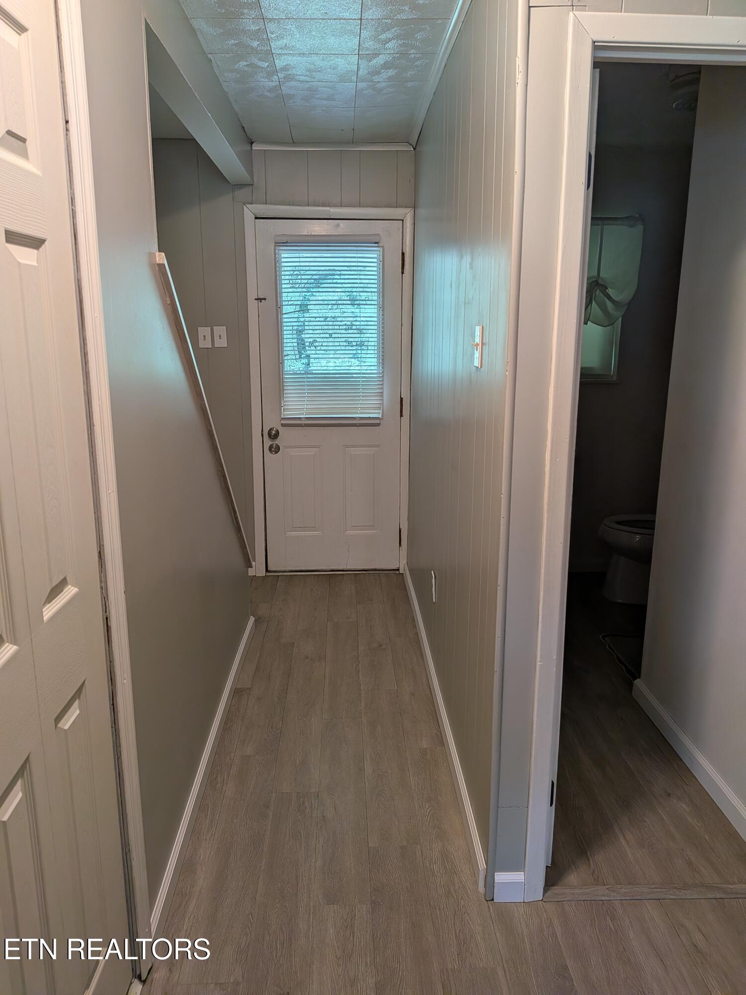 8135 Harmon Road Powell, TN 37849 - Photo 24 of 32 HarmonRd_21_Hallway