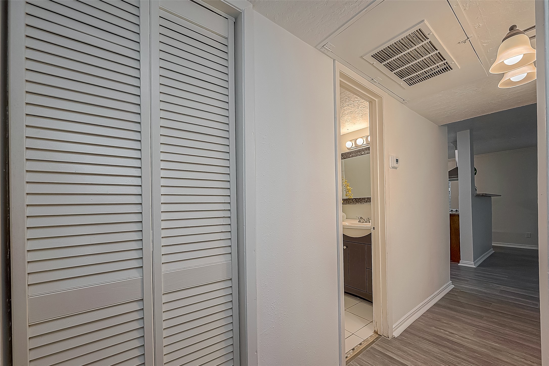 3224 Timmons Lane, Unit 147 Houston, TX 77027 - Photo 25 of 32 Washer and dryer conveniently located in the hallway closet.