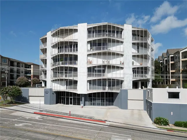 $197,000 | 823 South Water Street, Unit 3F, Corpus Christi, TX 78401