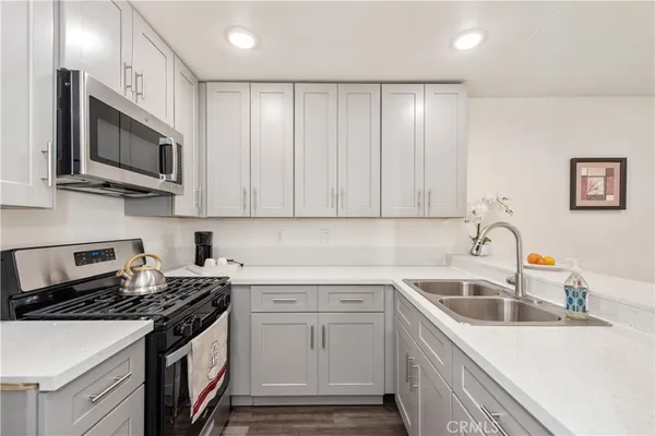 $2,980 | 450 East 4th Street, Unit 416, Santa Ana, CA 92701