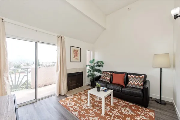 $2,980 | 450 East 4th Street, Unit 416, Santa Ana, CA 92701