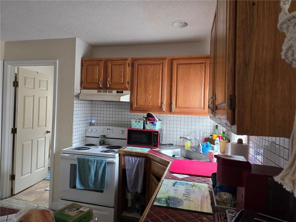 245 Bradford Road Westerly, RI 02808 - Photo 3 of 18