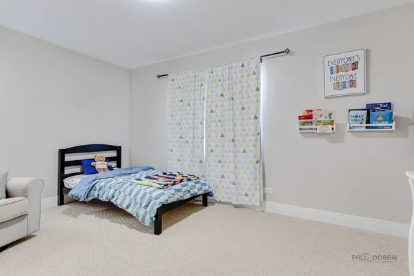 $3,700 | 3931 South Wells Street, Chicago, IL 60609