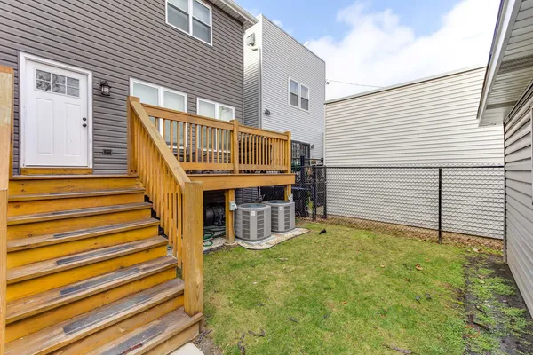 $3,700 | 3931 South Wells Street, Chicago, IL 60609