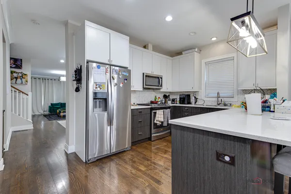 $3,700 | 3931 South Wells Street, Chicago, IL 60609