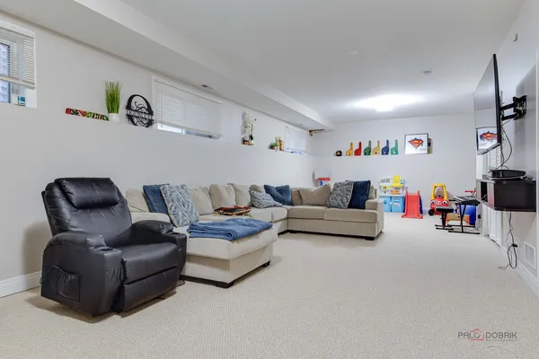 $3,700 | 3931 South Wells Street, Chicago, IL 60609