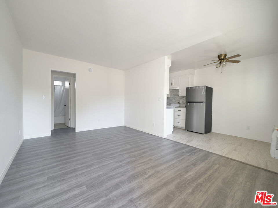 7228 Allott Avenue, Unit 3 Van Nuys, CA 91405 - Photo 3 of 12