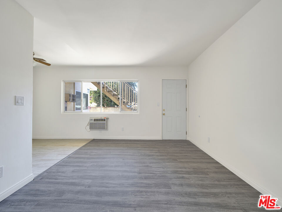 7228 Allott Avenue, Unit 3 Van Nuys, CA 91405 - Photo 5 of 12