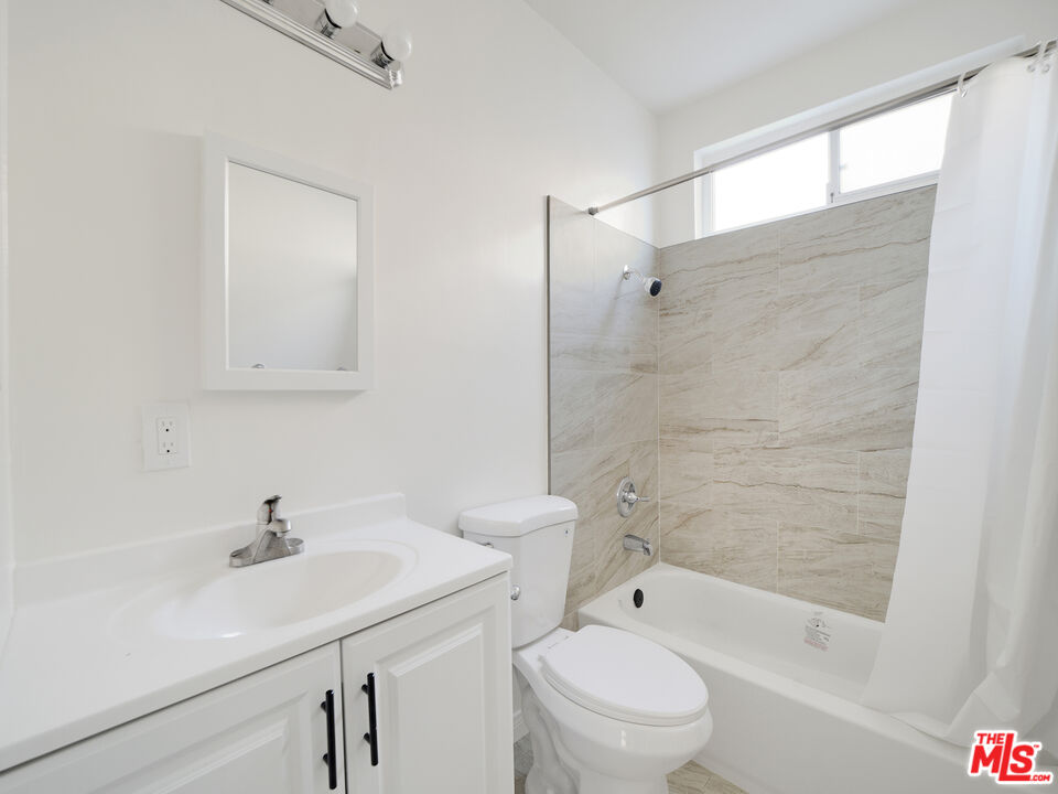 7228 Allott Avenue, Unit 3 Van Nuys, CA 91405 - Photo 9 of 12