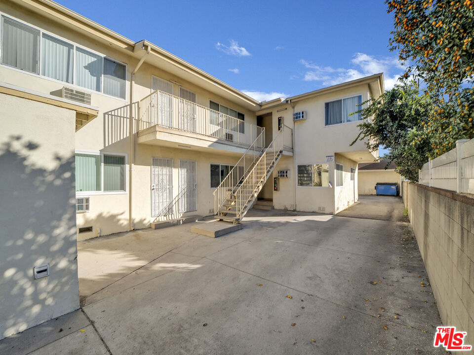 7228 Allott Avenue, Unit 3 Van Nuys, CA 91405 - Photo 10 of 12