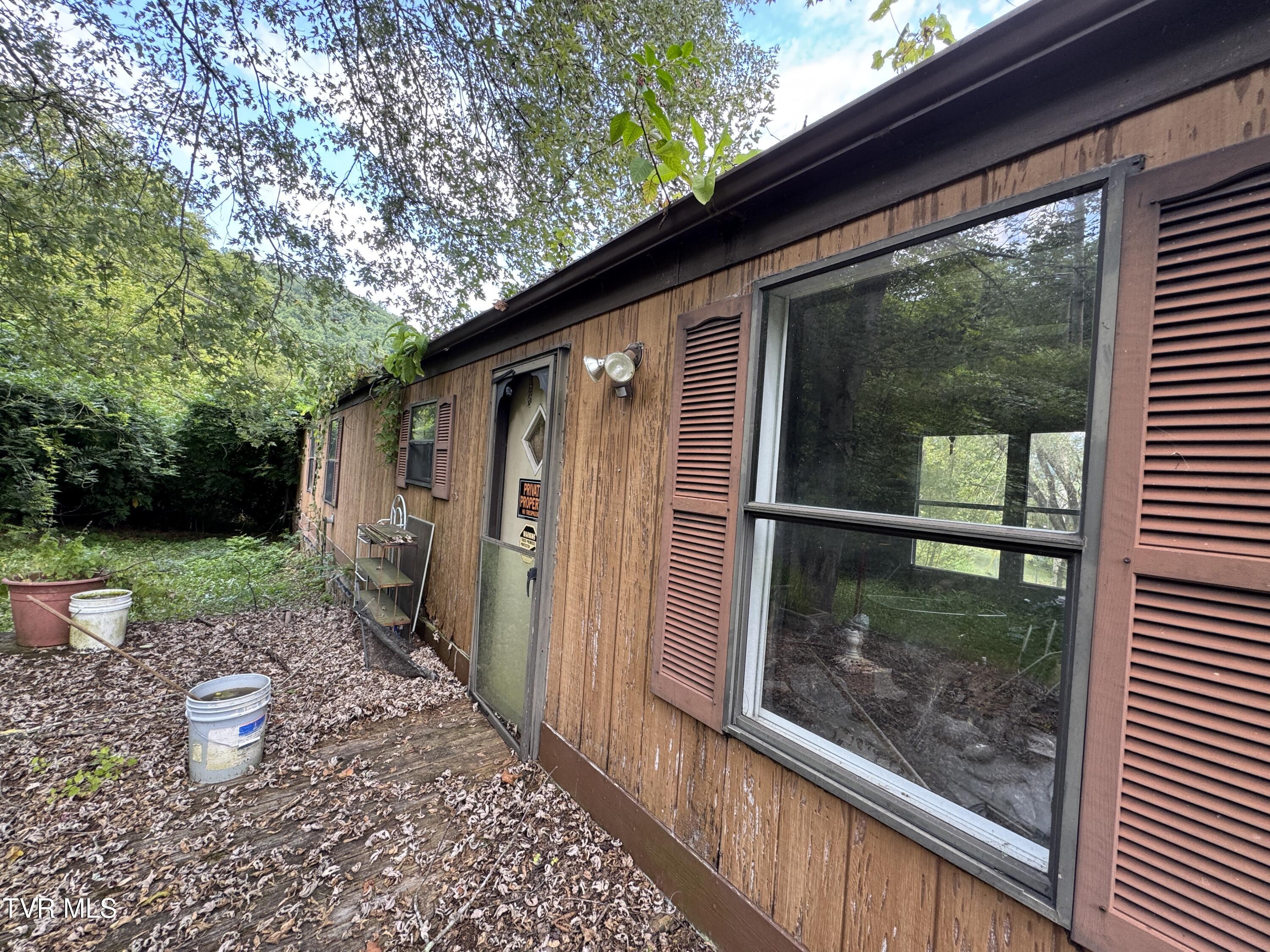 6525 Cherokee Road Wise, VA 24293 - Photo 11 of 29 FRONT VIEW WITH DECK