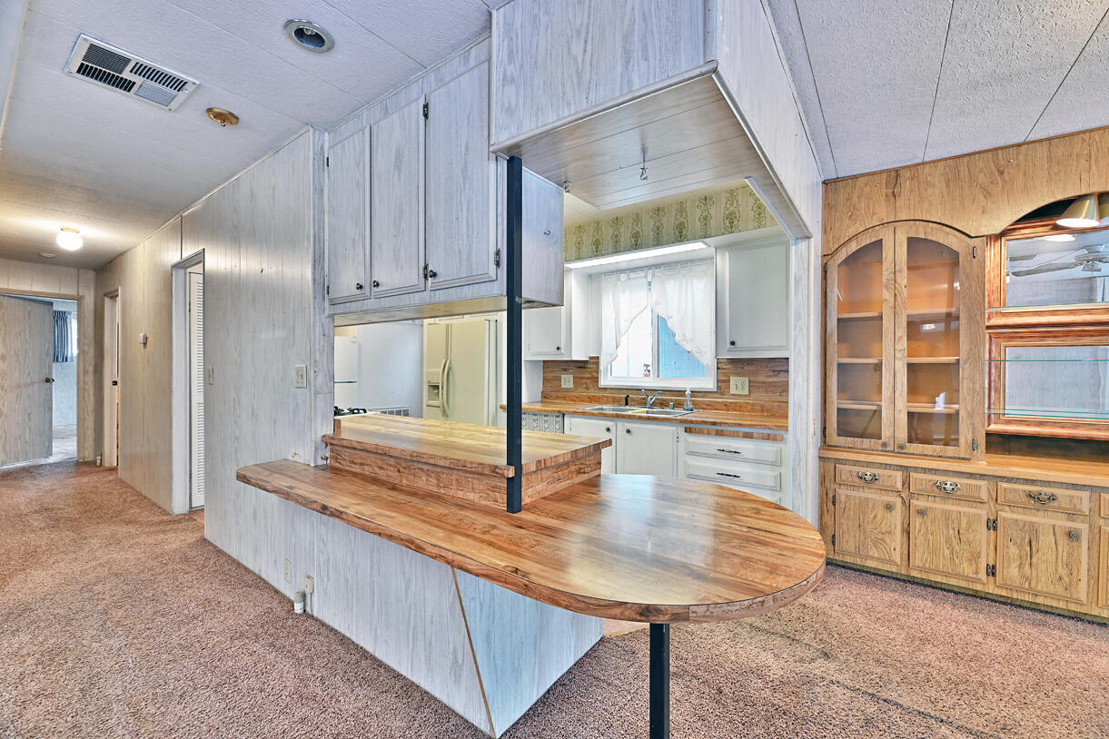 2252 Table Rock Road, Unit 59 Medford, OR 97501 - Photo 6 of 19 06 Entry to Kitchen
