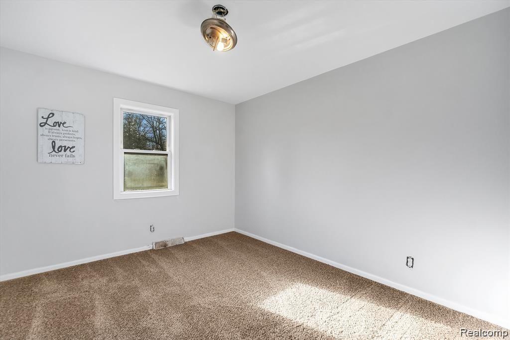 823 West Silver Lake Road Fenton, MI 48430 - Photo 13 of 31