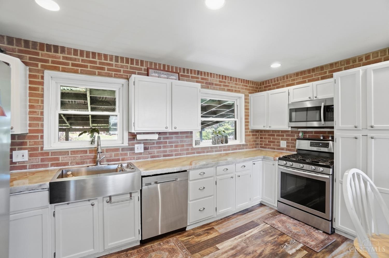 5450 Lawrence Road Cincinnati, OH 45248 - Photo 14 of 51
