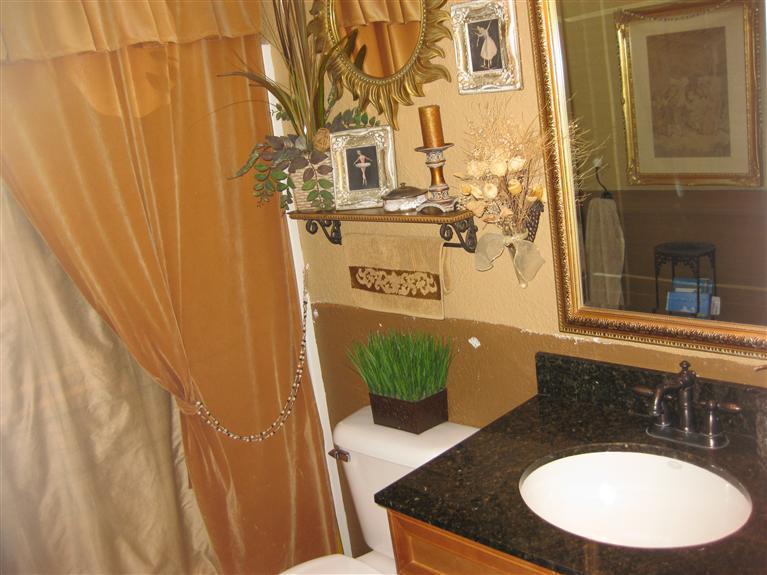 3155 Old Stage Road Central Point, OR 97502 - Photo 18 of 24 a bathroom with a sink