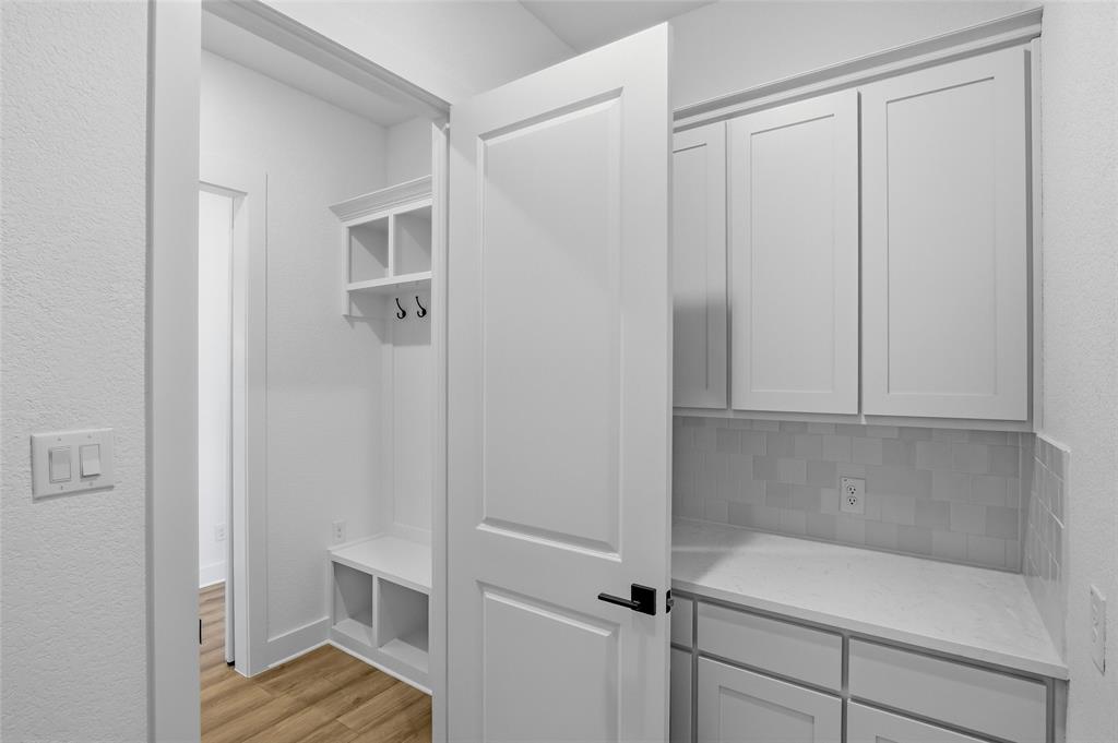 810 Vly Rdg Road Van Alstyne, TX 75495 - Photo 24 of 39 Mudroom featuring a textured wall and light wood-style floors