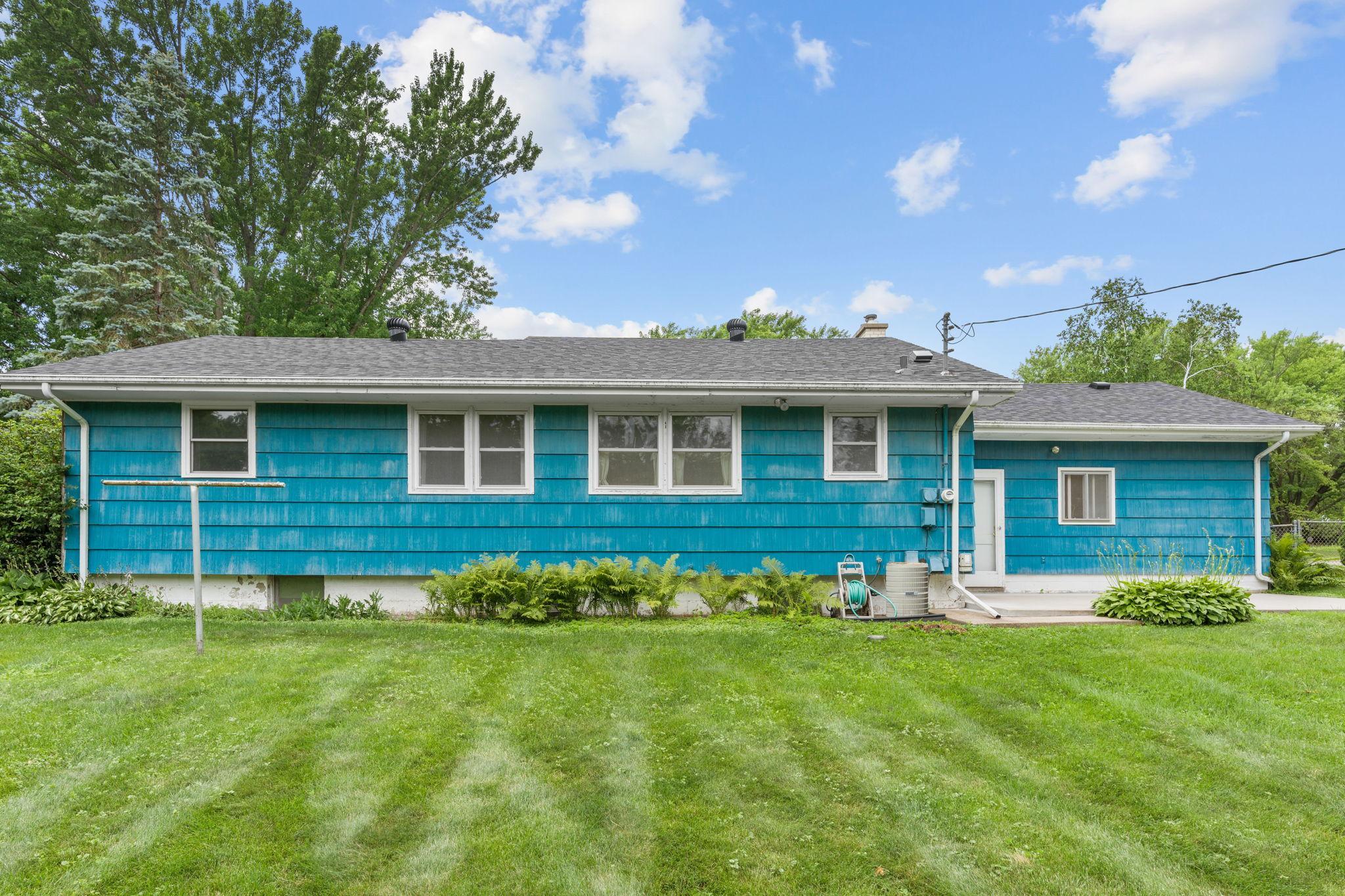 413 Whitegate Lane Wayzata, MN 55391 - Photo 7 of 48