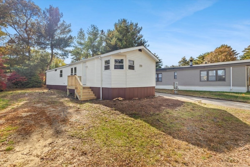 a view of a house with a backyard