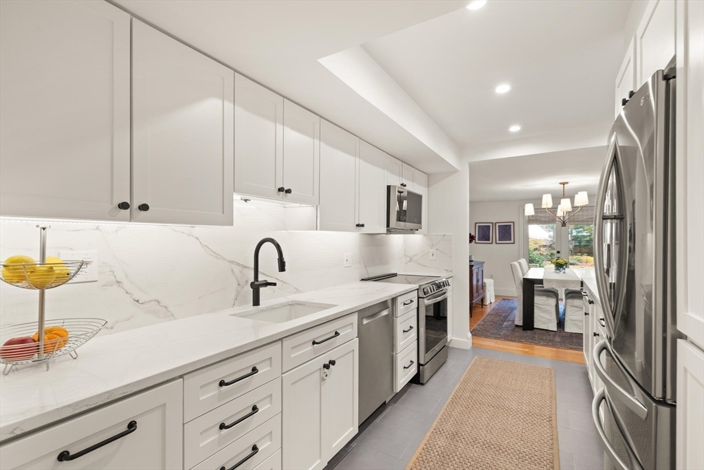 300 Willow Street, Unit 3 Hamilton, MA 01982 - Photo 3 of 39