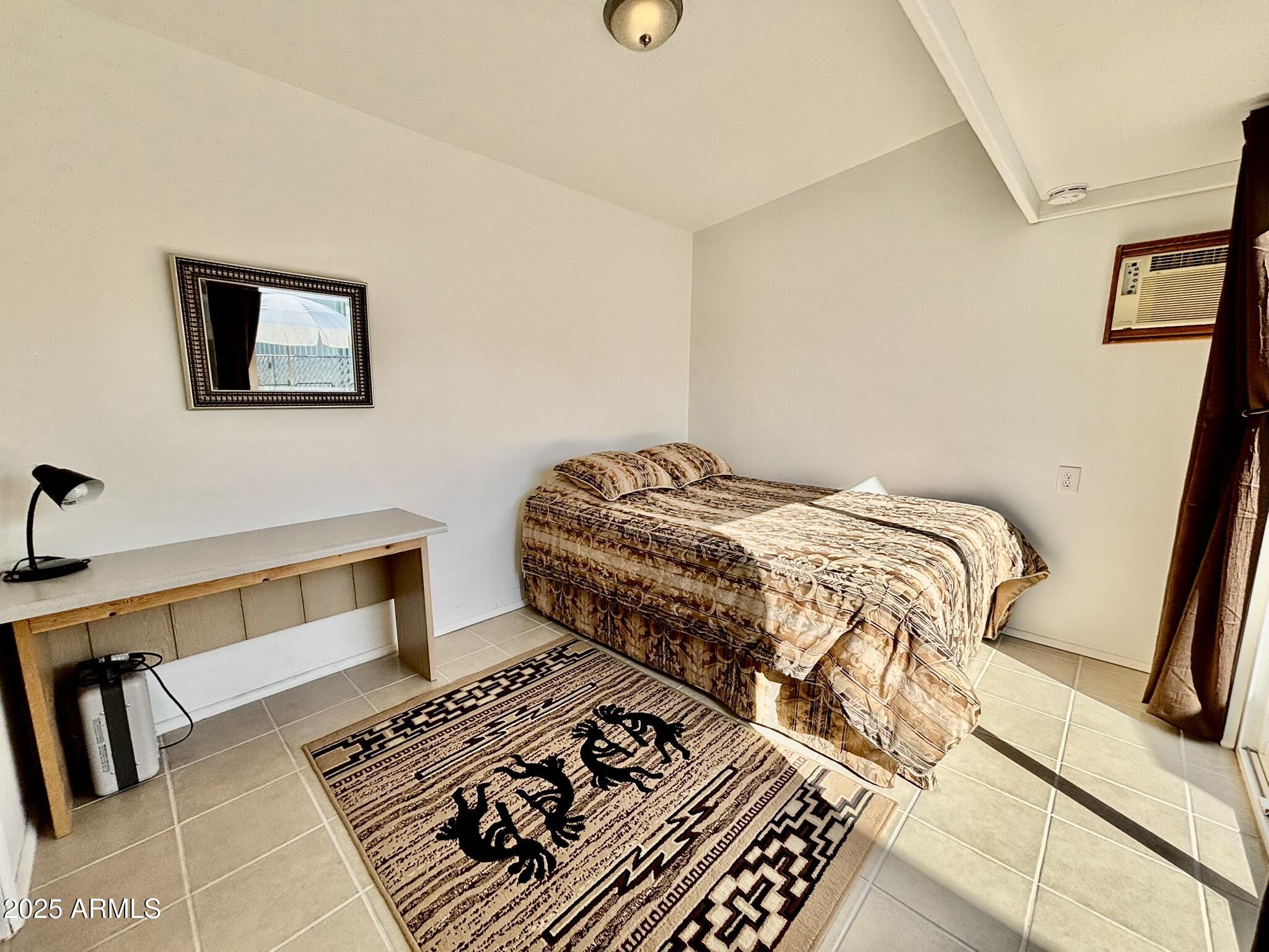 1050 East Broadway Avenue, Unit 44 Apache Junction, AZ 85119 - Photo 19 of 40 a bedroom with double bed and a rug