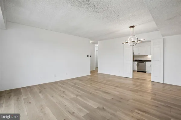 $2,500 | 3800 Powell Lane, Unit 1228, Falls Church, VA 22041