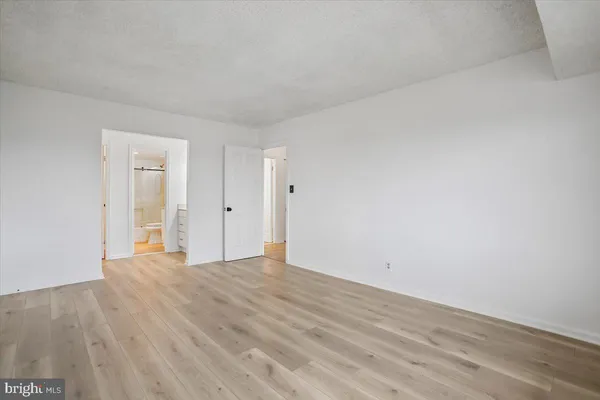 $2,500 | 3800 Powell Lane, Unit 1228, Falls Church, VA 22041