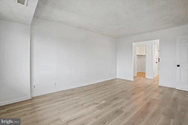 $2,500 | 3800 Powell Lane, Unit 1228, Falls Church, VA 22041