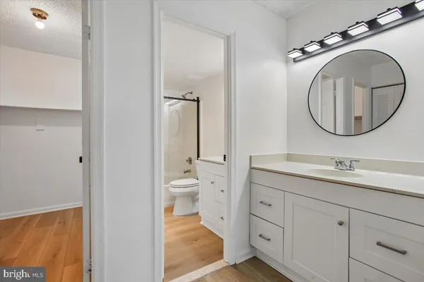 $2,500 | 3800 Powell Lane, Unit 1228, Falls Church, VA 22041