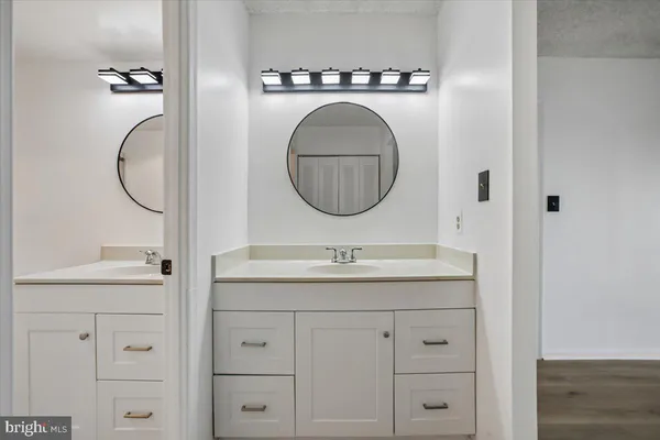 $2,500 | 3800 Powell Lane, Unit 1228, Falls Church, VA 22041