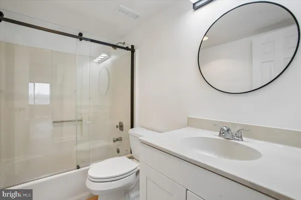 $2,500 | 3800 Powell Lane, Unit 1228, Falls Church, VA 22041