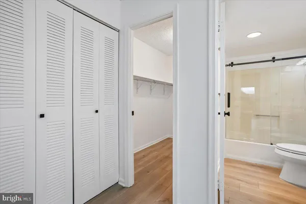 $2,500 | 3800 Powell Lane, Unit 1228, Falls Church, VA 22041