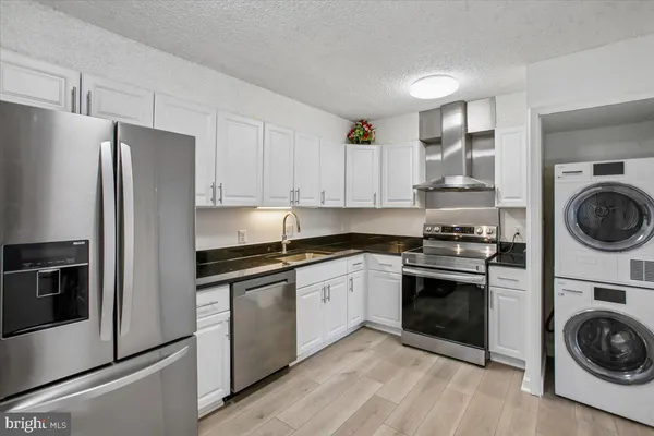 $2,500 | 3800 Powell Lane, Unit 1228, Falls Church, VA 22041