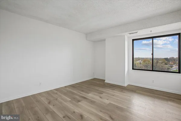 $2,500 | 3800 Powell Lane, Unit 1228, Falls Church, VA 22041