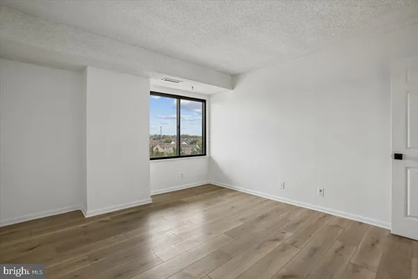 $2,500 | 3800 Powell Lane, Unit 1228, Falls Church, VA 22041