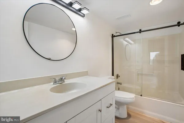 $2,500 | 3800 Powell Lane, Unit 1228, Falls Church, VA 22041