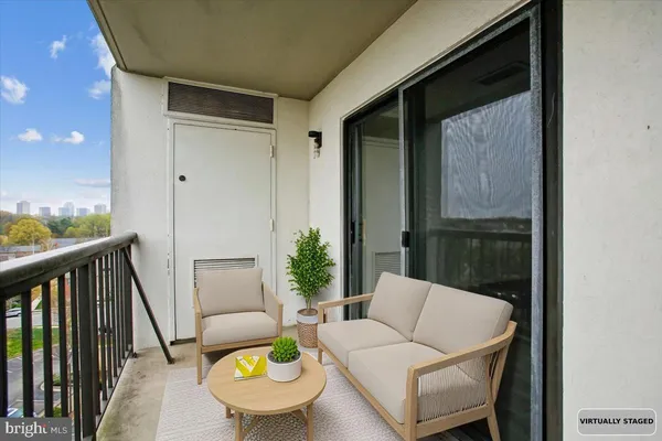 $2,500 | 3800 Powell Lane, Unit 1228, Falls Church, VA 22041