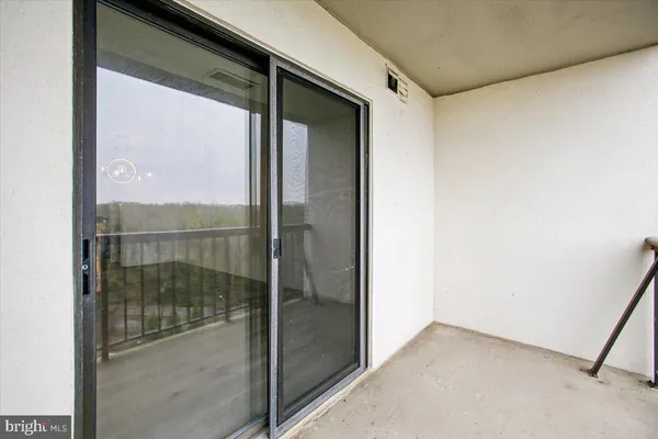 $2,500 | 3800 Powell Lane, Unit 1228, Falls Church, VA 22041