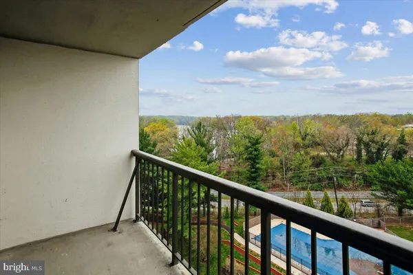 $2,500 | 3800 Powell Lane, Unit 1228, Falls Church, VA 22041