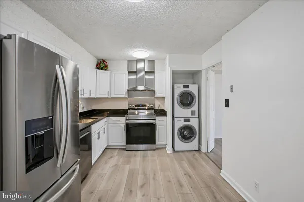 $2,500 | 3800 Powell Lane, Unit 1228, Falls Church, VA 22041