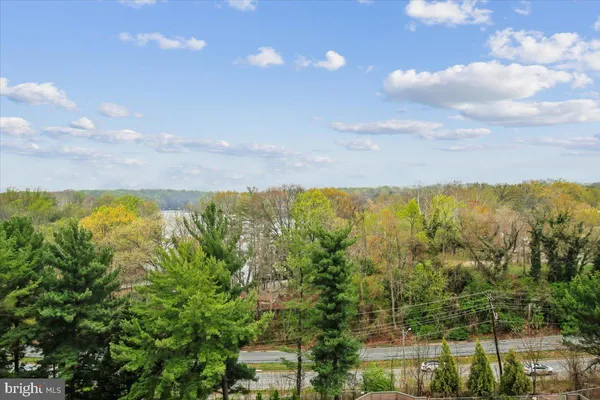 $2,500 | 3800 Powell Lane, Unit 1228, Falls Church, VA 22041