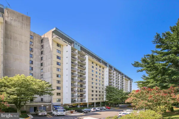 $2,500 | 3800 Powell Lane, Unit 1228, Falls Church, VA 22041