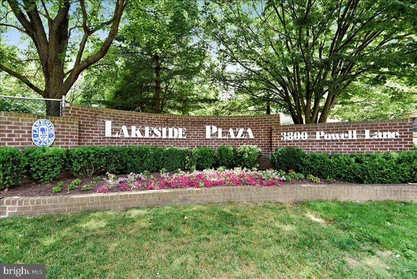 $2,500 | 3800 Powell Lane, Unit 1228, Falls Church, VA 22041