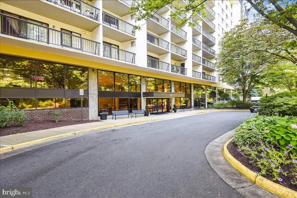 $2,500 | 3800 Powell Lane, Unit 1228, Falls Church, VA 22041